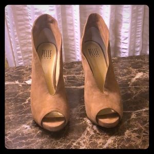 PELLE MODA TAN HEELS.